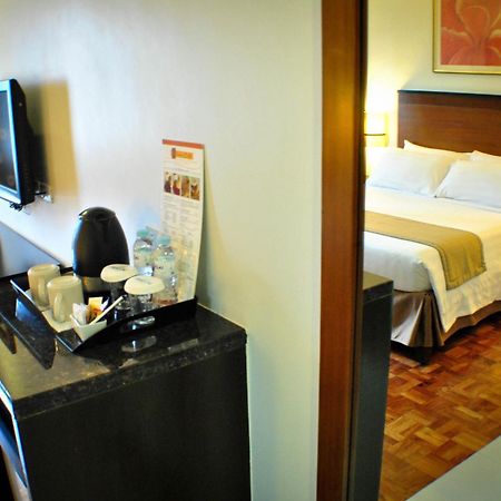 Fersal Hotel Neptune Makati Makati City Buitenkant foto