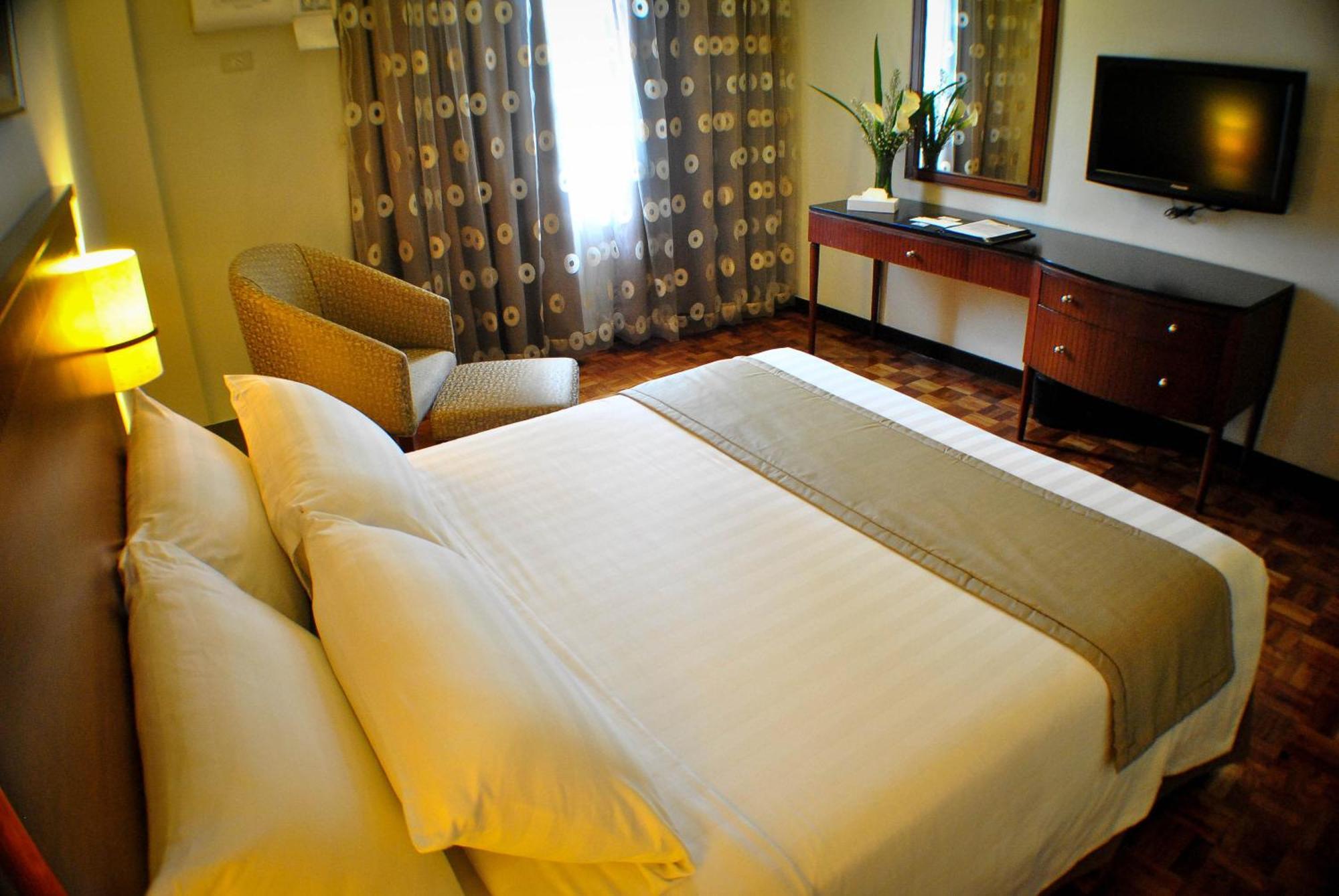 Fersal Hotel Neptune Makati Makati City Buitenkant foto
