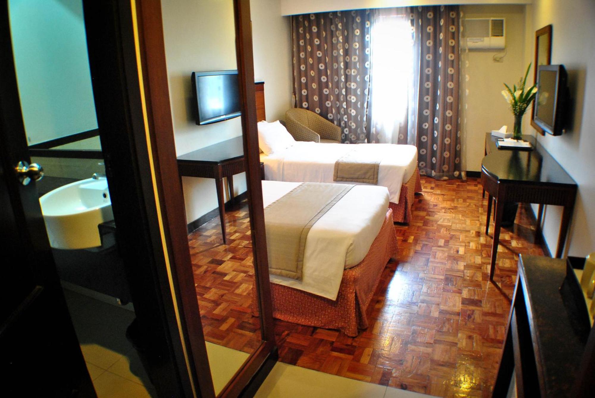 Fersal Hotel Neptune Makati Makati City Buitenkant foto