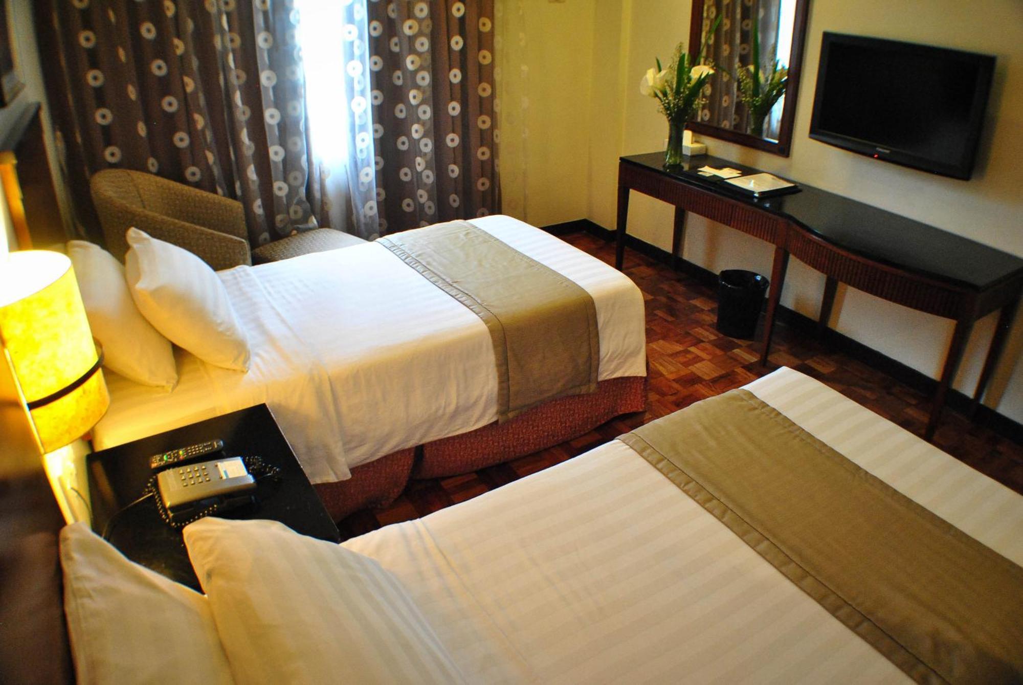 Fersal Hotel Neptune Makati Makati City Buitenkant foto