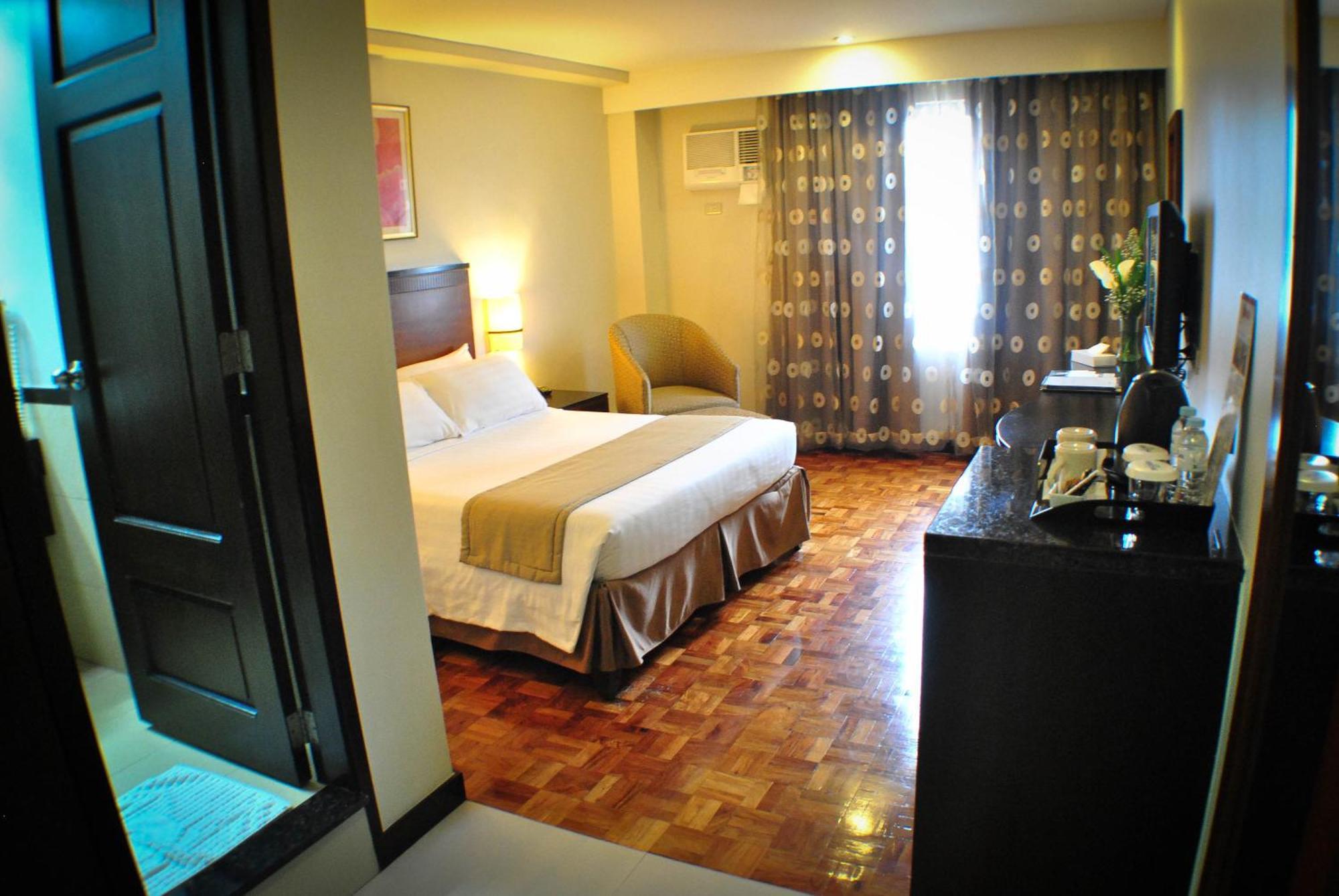 Fersal Hotel Neptune Makati Makati City Buitenkant foto