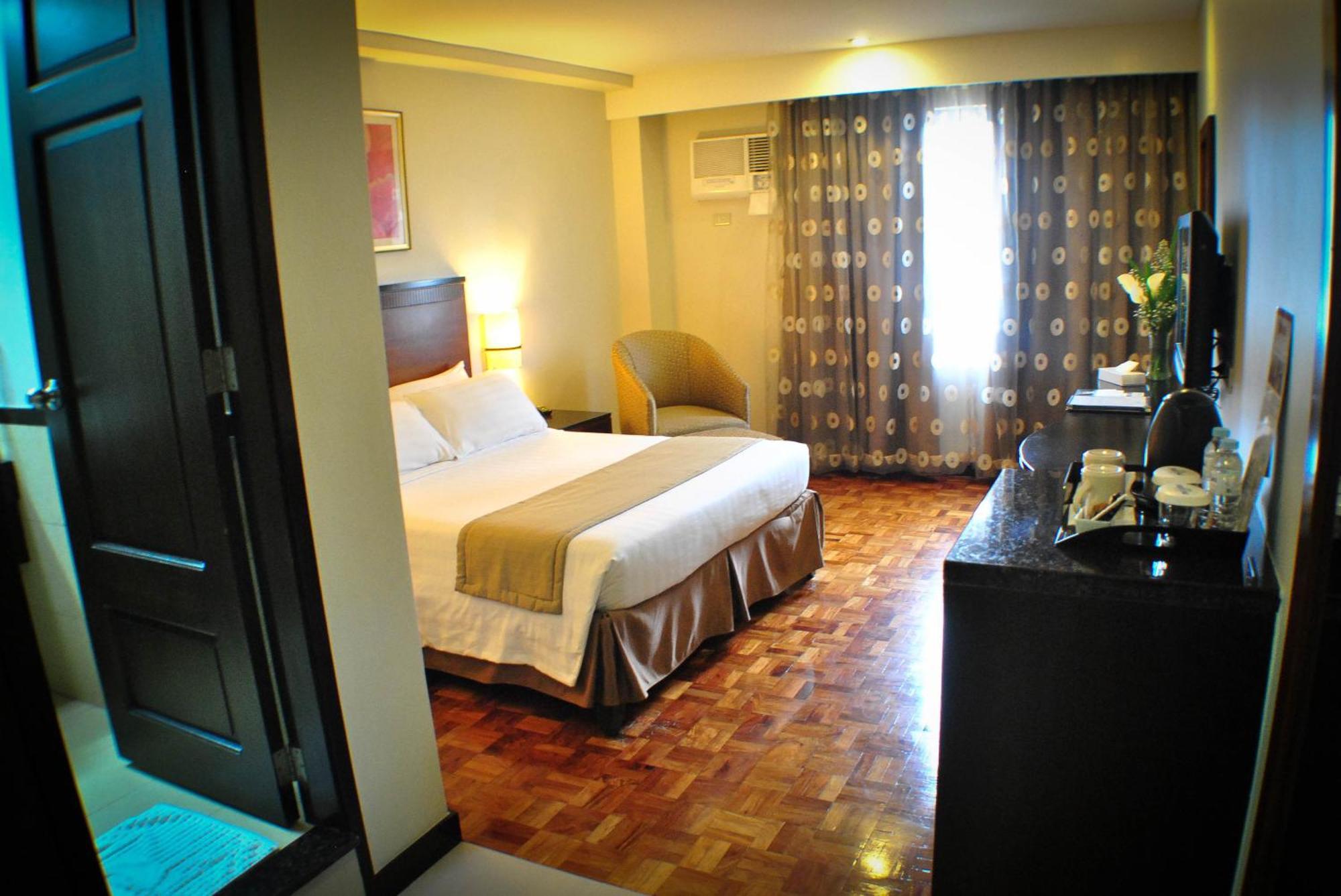 Fersal Hotel Neptune Makati Makati City Buitenkant foto