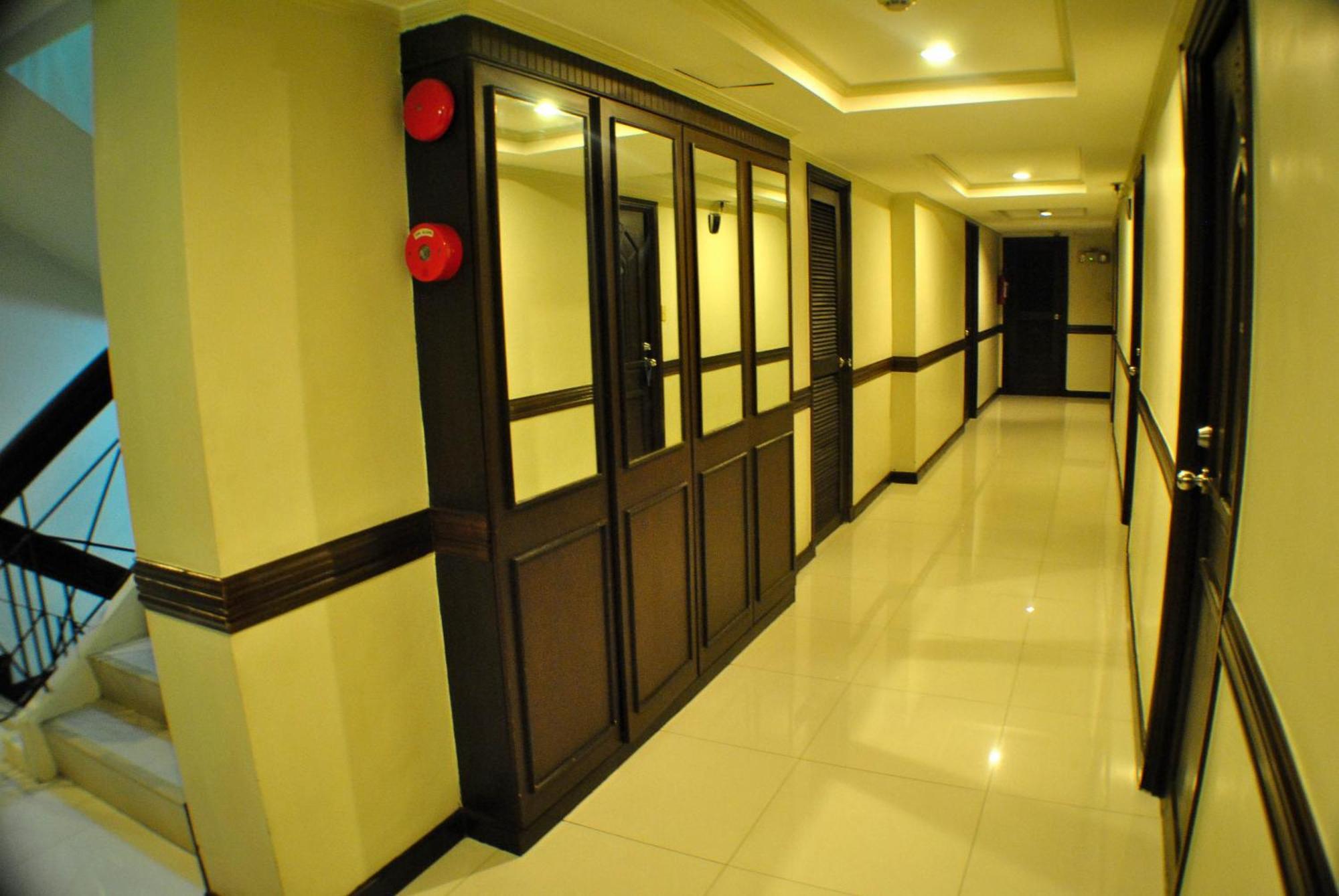 Fersal Hotel Neptune Makati Makati City Buitenkant foto