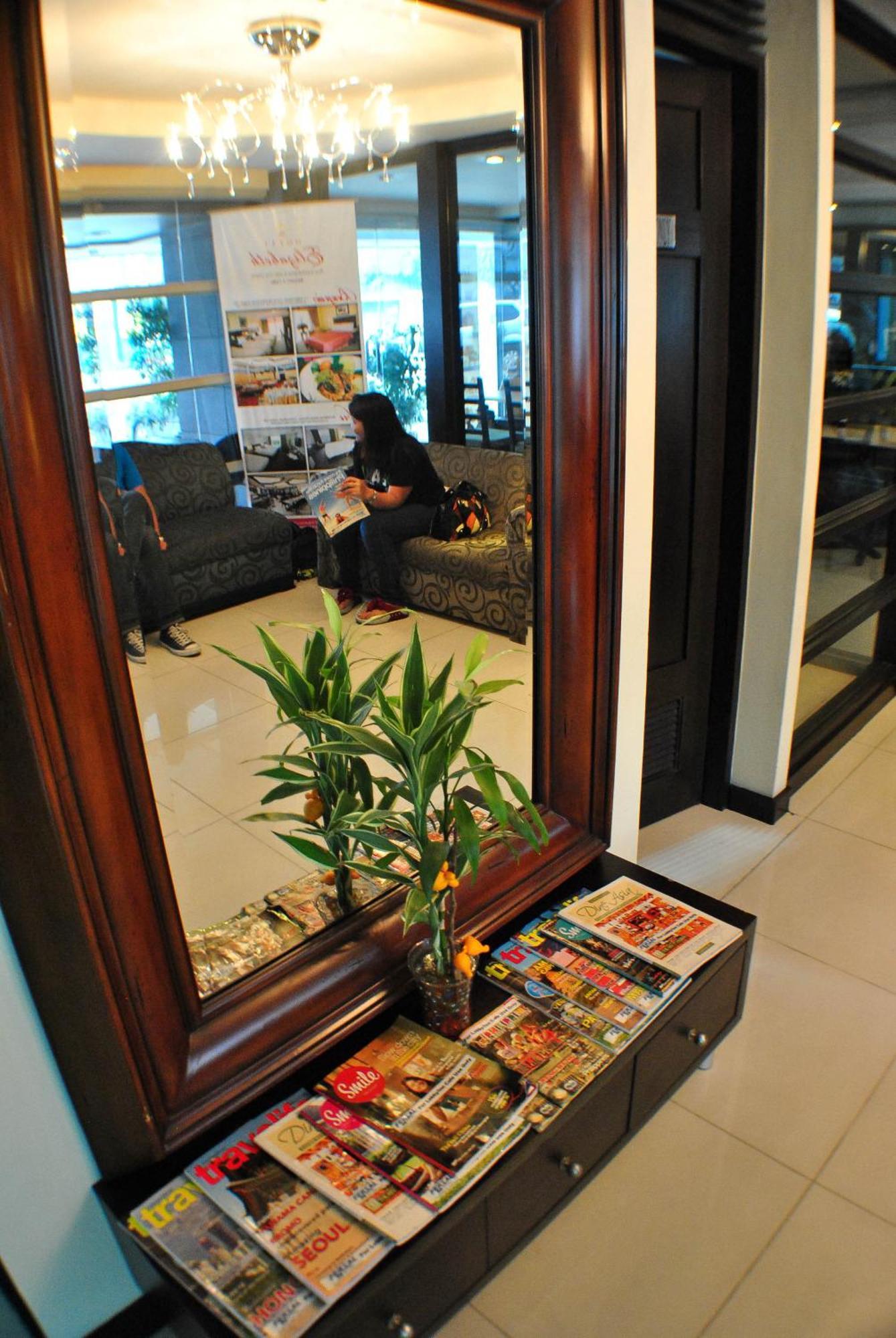 Fersal Hotel Neptune Makati Makati City Buitenkant foto