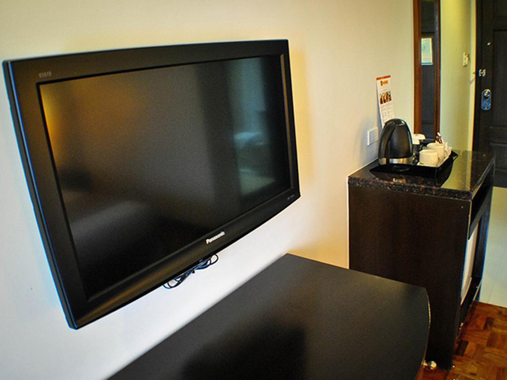 Fersal Hotel Neptune Makati Makati City Buitenkant foto