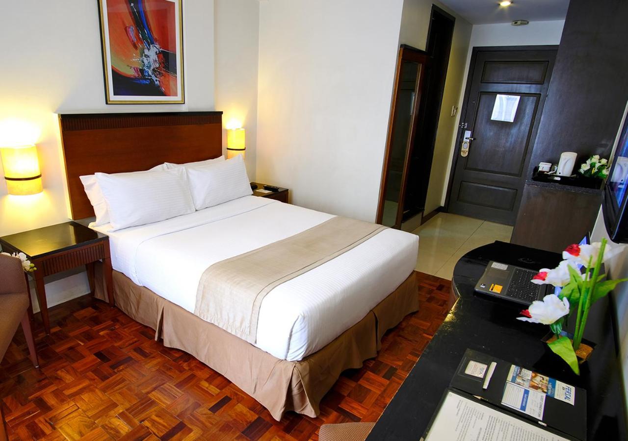 Fersal Hotel Neptune Makati Makati City Buitenkant foto