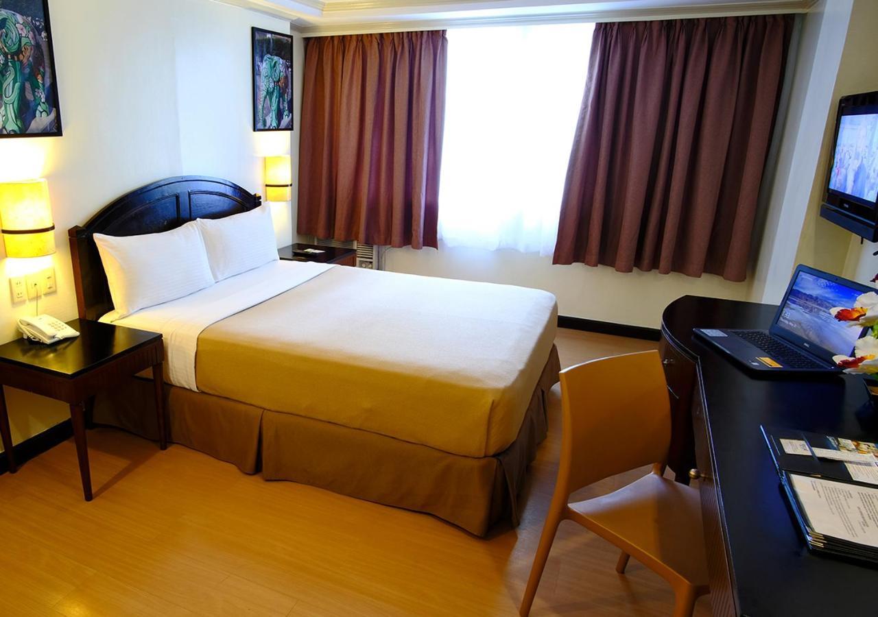 Fersal Hotel Neptune Makati Makati City Buitenkant foto