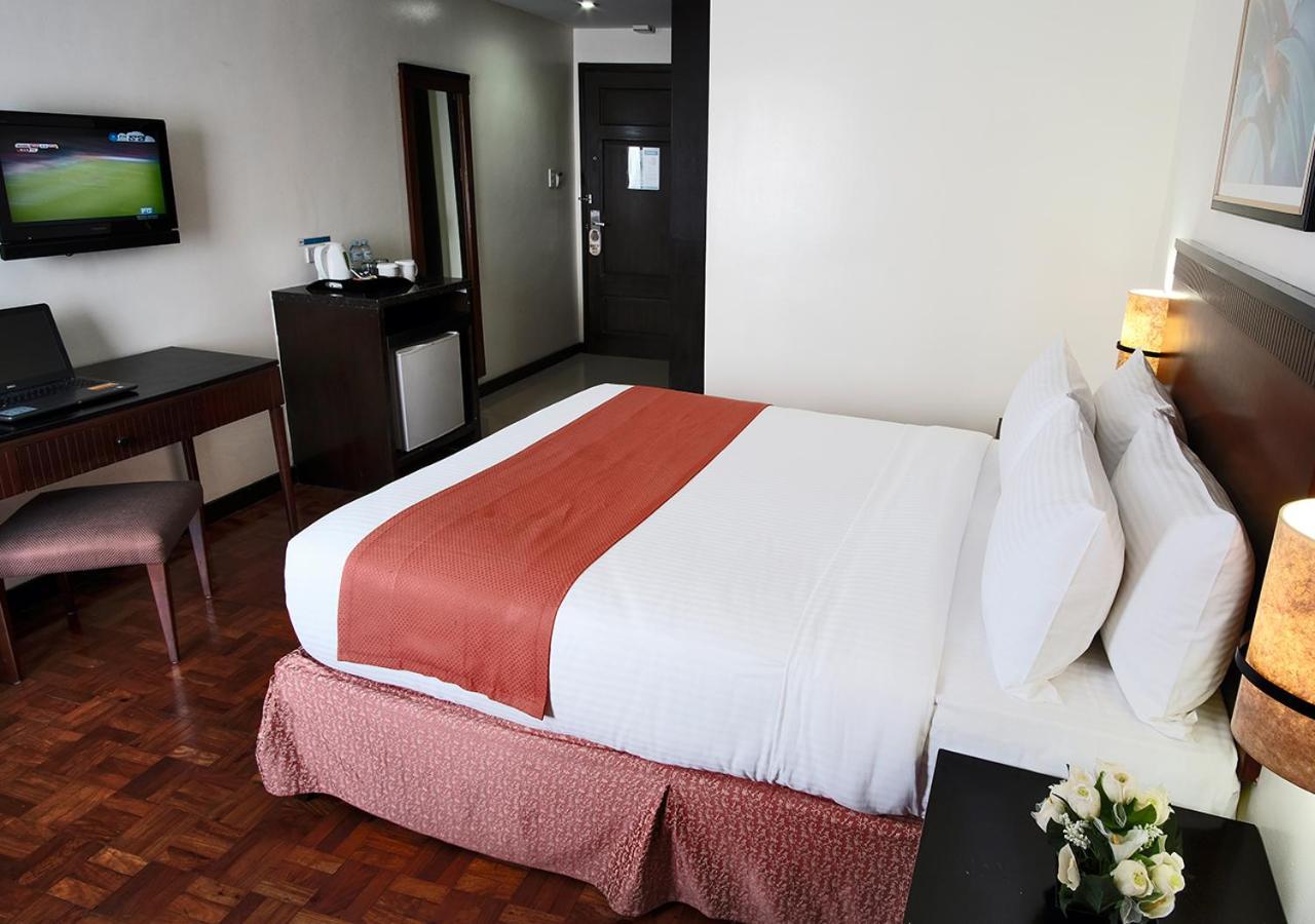 Fersal Hotel Neptune Makati Makati City Buitenkant foto