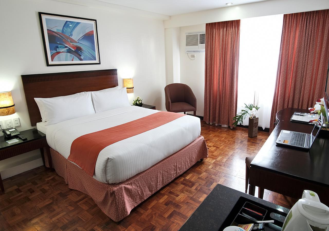 Fersal Hotel Neptune Makati Makati City Buitenkant foto
