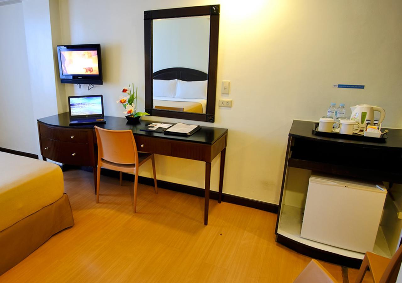 Fersal Hotel Neptune Makati Makati City Buitenkant foto