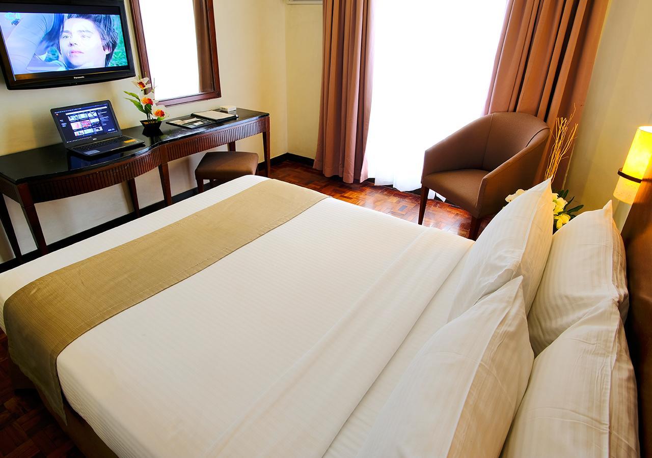 Fersal Hotel Neptune Makati Makati City Buitenkant foto