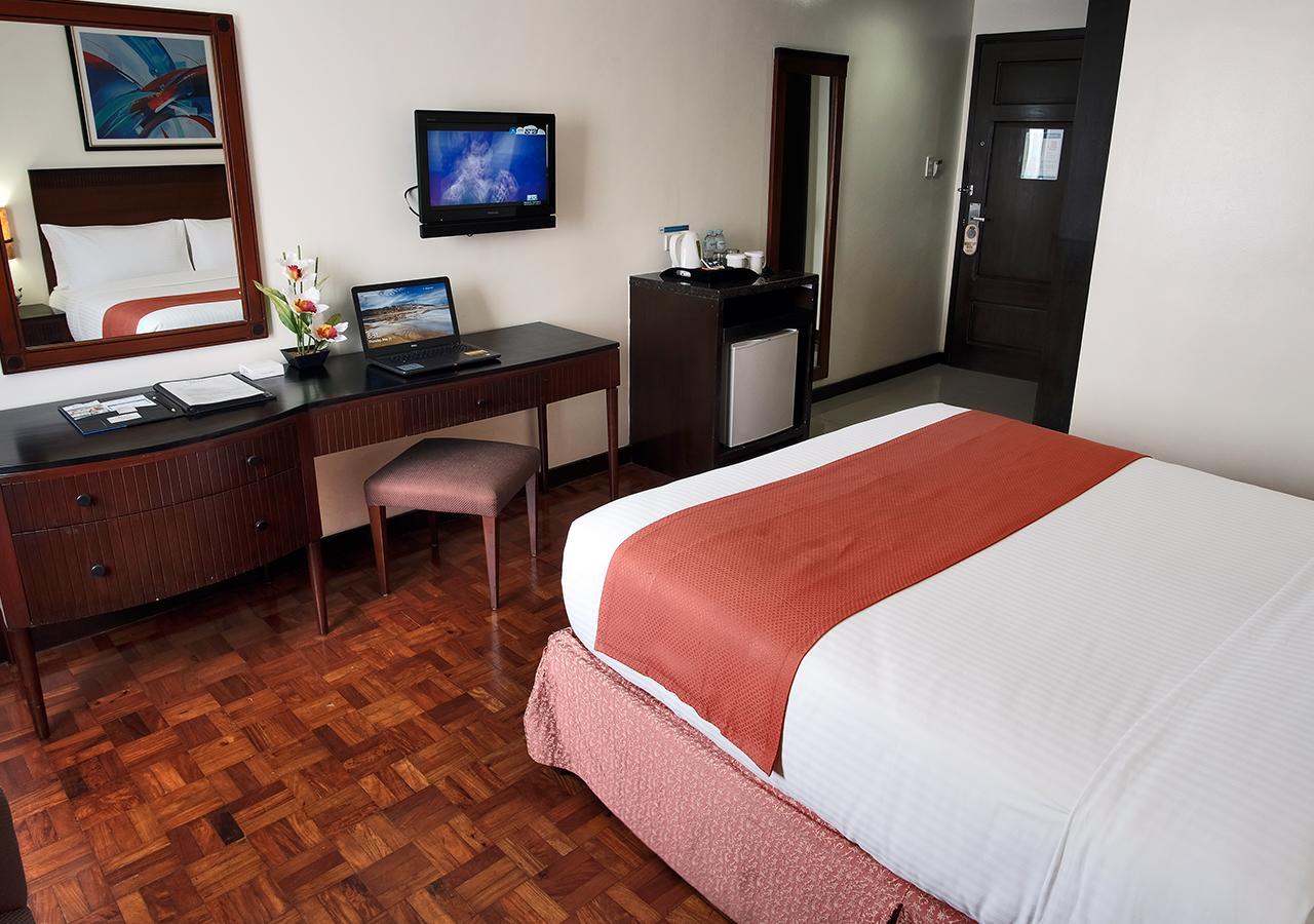 Fersal Hotel Neptune Makati Makati City Buitenkant foto
